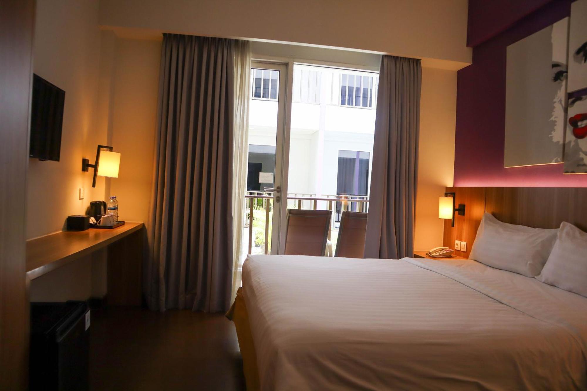 Fame Hotel Sunset Road Kuta  Exterior photo