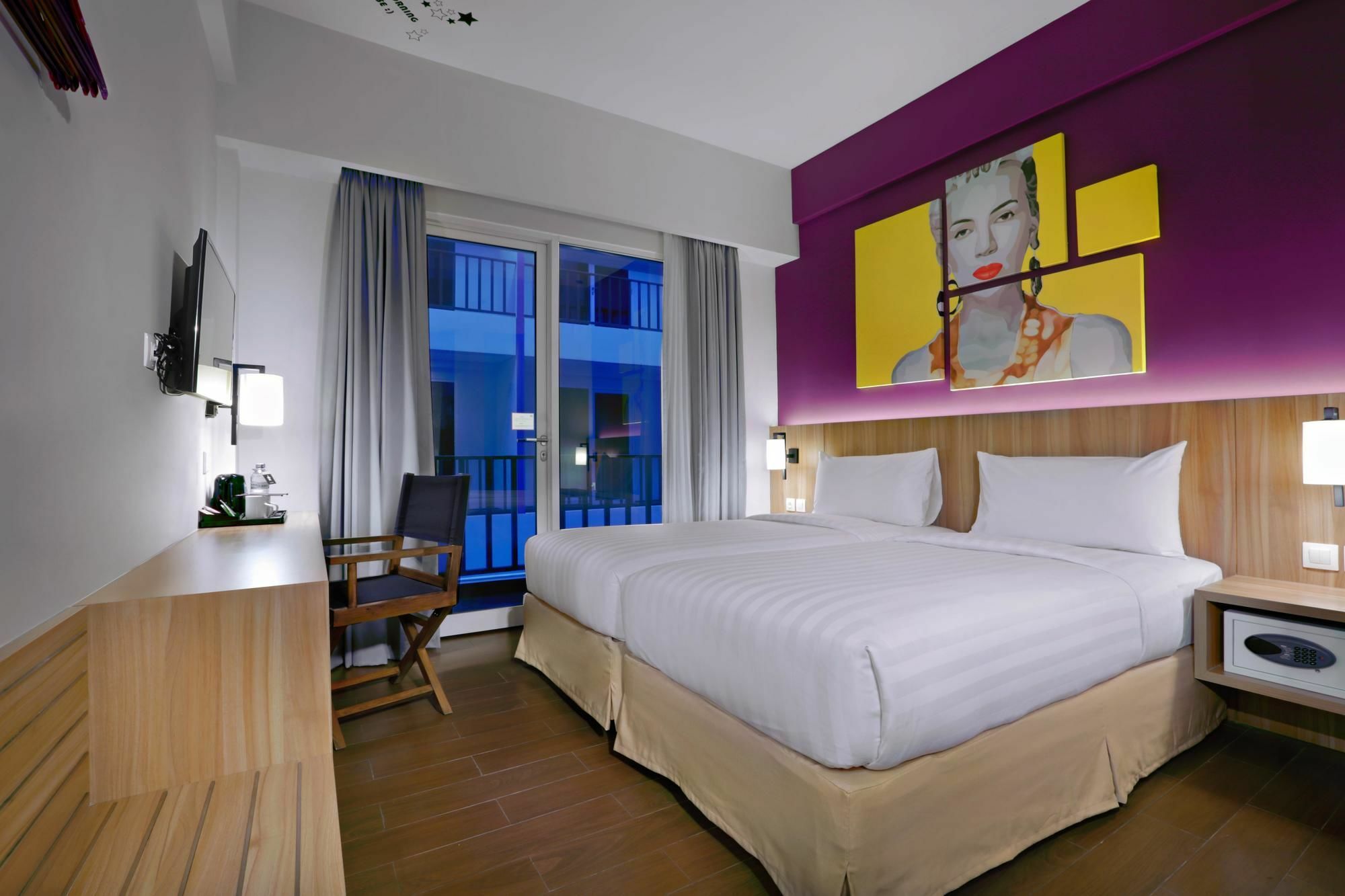 Fame Hotel Sunset Road Kuta  Exterior photo